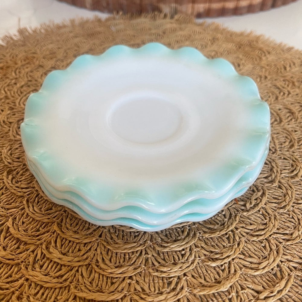 Set of 3 vintage Hazel Atlas turquoise ruffle crinoline saucer plates - Picture 2 of 5